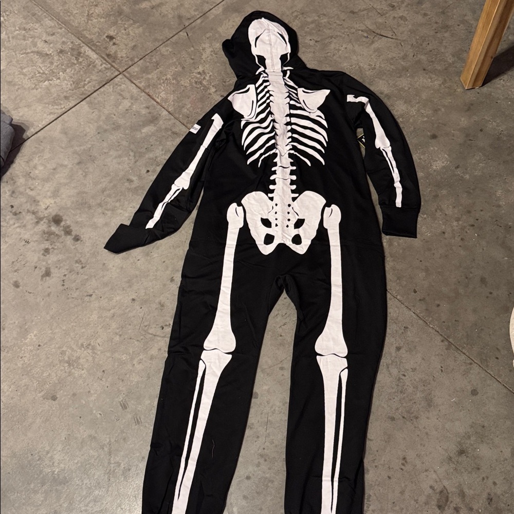 Adults Skeleton Costume - Black and White - Picture 5 of 5
